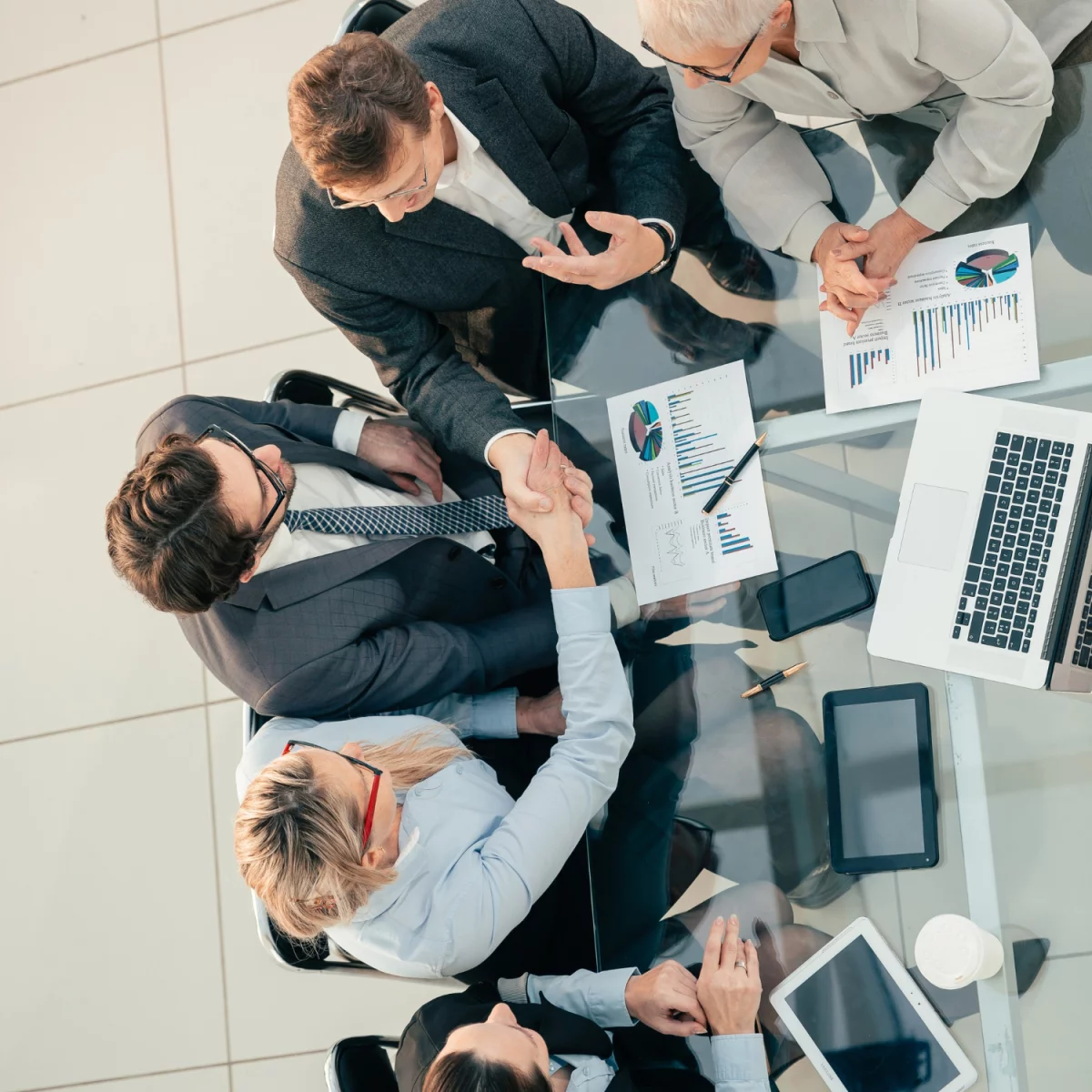 Jak wybrać idealny krem nawilżający: typ skóry, kluczowe składniki (niacynamid, kwas hialuronowy), testy i ranking najlepszych produktów 2025